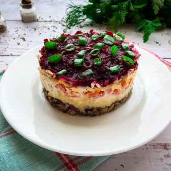 Салат со свеклой и шпротами