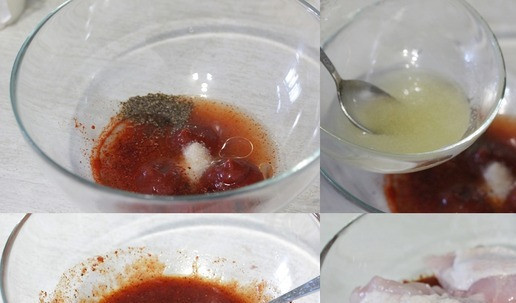 1. Этап. Куриные бедрышки в остром маринаде: Добавить чёрный молотый перец и мёд. Хорошо всё перемешать. Выложить в маринад куриные бёдрышки.