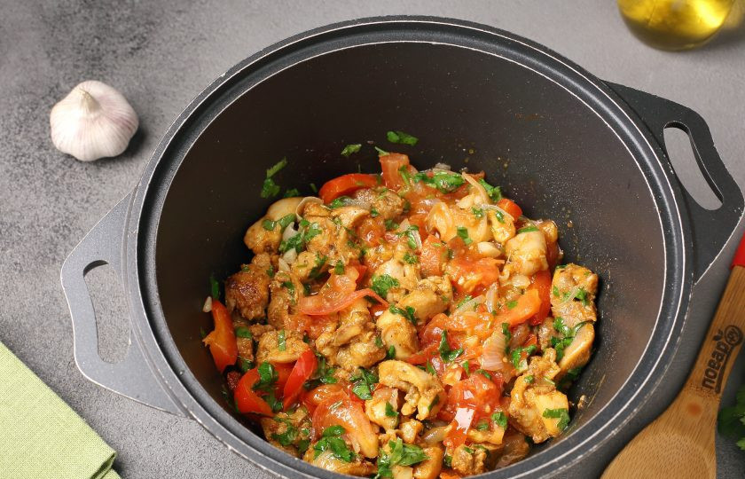 1. Этап. Ближневосточный плов с курицей и помидорами: Перемешайте.