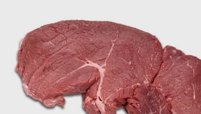 1. Этап. Салат с говядиной и свеклой: Мясо отварить до мягкости.