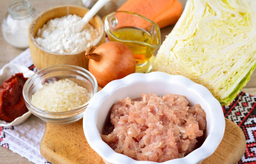 1. Этап. Ленивые голубцы с пекинской капустой: Подготовьте ингредиенты для приготовления ленивых голубцов с пекинской капустой.