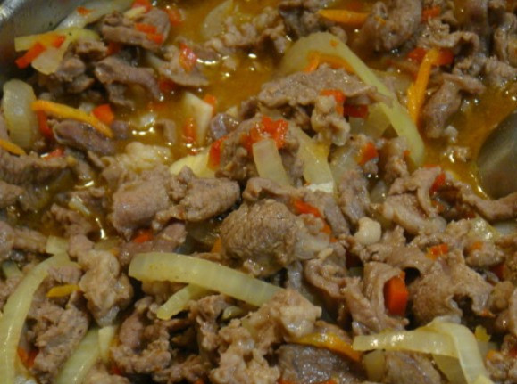 1. Этап. Баранина в сладком соусе: Перемешайте и через пару минут отставьте с огня. Сразу подавайте на стол, чтобы не успело остыть.