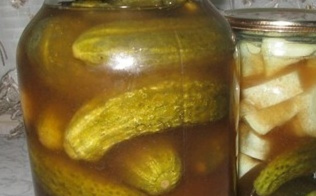 1. Этап. Консервированные огурцы с кетчупом: Банки закатать.