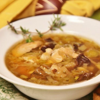 Луковый суп с курицей