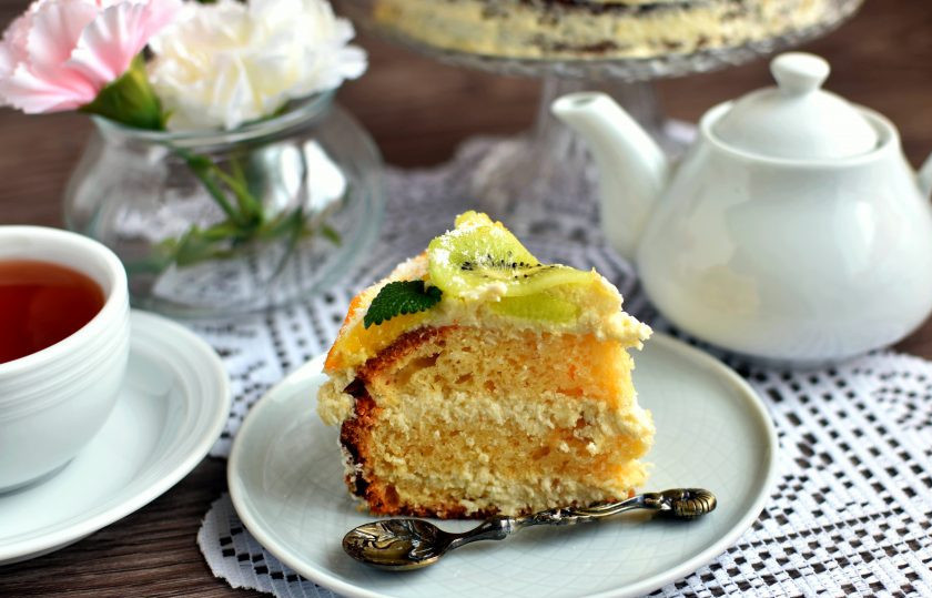 1. Этап. Торт «Экзотик»: Подавайте торт охлажденным, нарезав аккуратными ломтиками.