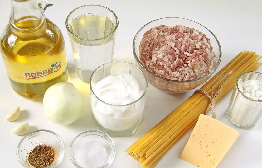 1. Этап. Лапша с тефтелями: Подготовьте все ингредиенты.