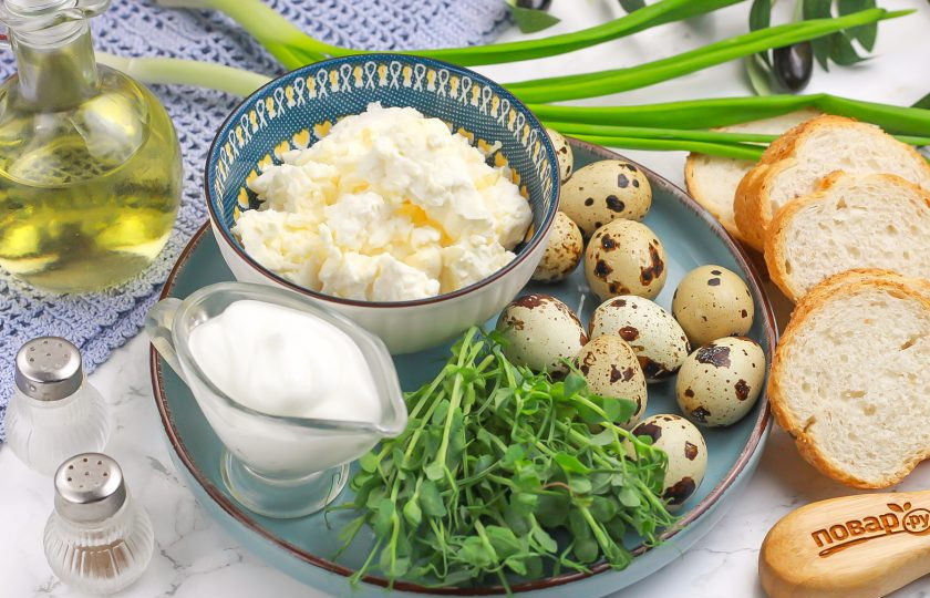 1. Этап. Канапе Яйца змеи: Подготовьте указанные продукты. Можно приобрести не только зеленый лук, но и укроп, петрушку, шпинат и т.д., чтобы приготовить зеленый сырный мусс. Отварите перепелиные яйца в течение 5-6 минут и остудите.