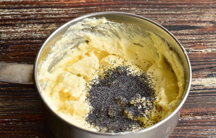 1. Этап. Творожная пасха с маком: Добавьте мак.