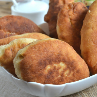 Пирожки с луком на кефире