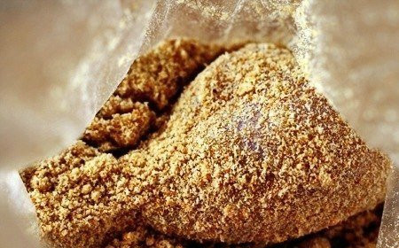 1. Этап. Курица в панировке в мультиварке: А затем опустите в мешок с панировкой и хорошо обваляйте.