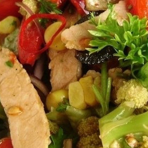 Салат с жареной свининой