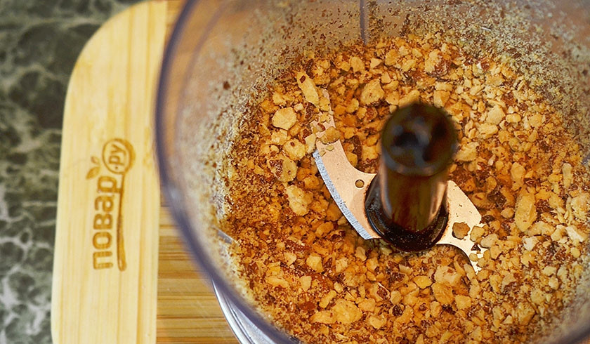 1. Этап. Магрибский грушевый пирог: 4. Для начинки орехи немного измельчите.