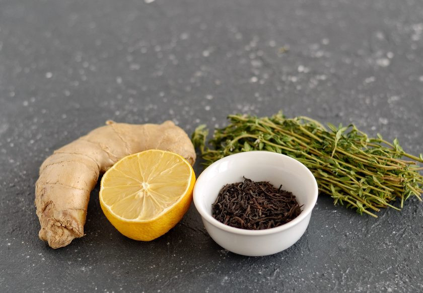 1. Этап. Чай с тимьяном: Подготовьте все ингредиенты.