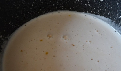 1. Этап. Каша из булгура с ягодами: Миндальное молоко я готовила по этому рецепту: https://www.povareno k.ru/recipes/show/10 1272/ В кастрюлю влить миндальное молоко, всыпать булгур; кастрюлю накрыть крышкой. Довести до кипения, уменьшить огонь до минимума и варить 10 минут.