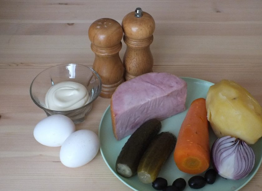 1. Этап. Салат на год Крысы: Подготовьте необходимые ингредиенты.