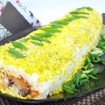 Салат-рулет