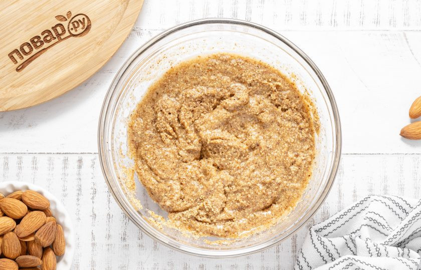 1. Этап. Ореховая халва: Быстро перемешайте до однородности.