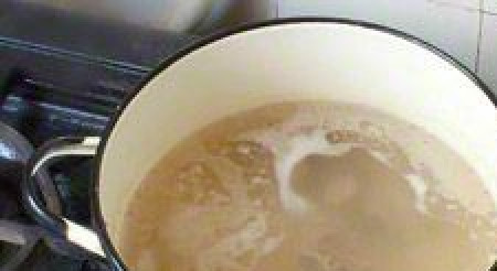 1. Этап. Шурпа из косули: Подготовленное мясо косули отвариваем в двух литрах воды до готовности. Примерно 1-2 часа.