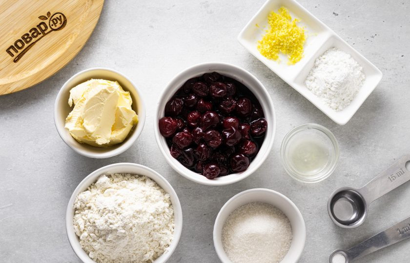 1. Этап. Вегетарианский пирог с вишней: Подготовьте все ингредиенты.