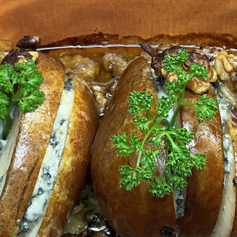 Груши с горгонзолой, медом и орехами