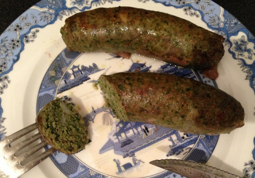 1. Этап. Колбаски из баранины: 5. Запекаем при 200 градусов в духовке по 10-12 минут с каждой стороны. Подавать горячими!