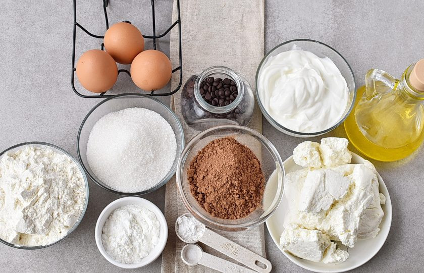1. Этап. Шоколадный пирог с творогом: Подготовьте ингредиенты.