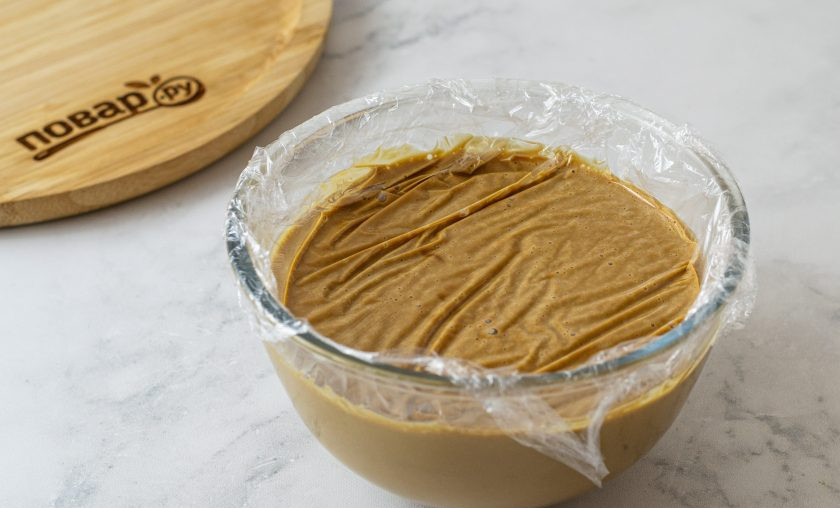 1. Этап. Вегетарианский крем для торта: На этом этапе с кремом уже можно работать, но лучше накрыть пленкой и убрать в холодильник на пару часов. Крем станет гуще и плотнее.