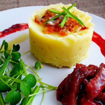 Мясо в вишневом соусе