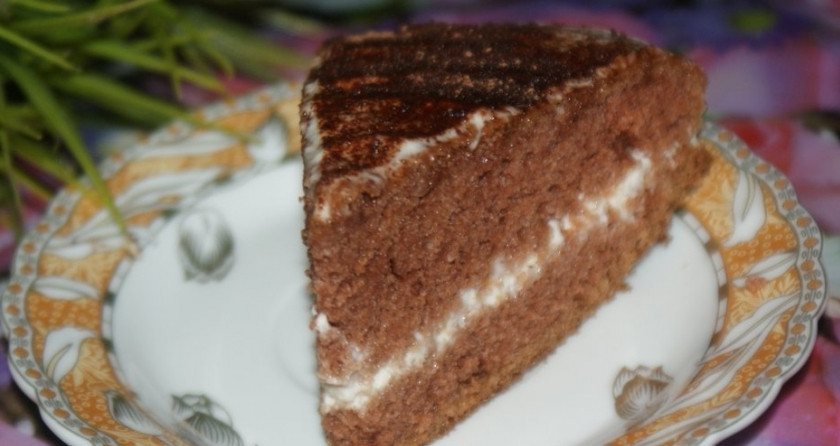 1. Этап. Торт на майонезе: 7. Готовый тортик посыпаю какао-порошком и оставляю на несколько часов для пропитки.