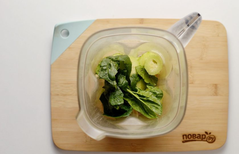 1. Этап. Смузи из овощей: Все ингредиенты измельчите в блендере до однородности.