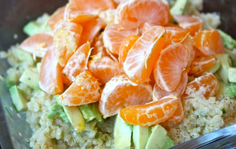 1. Этап. Салат на новогодний корпоратив: 5. Перемешаем все вместе, украсим мандаринами. Приятного аппетита!