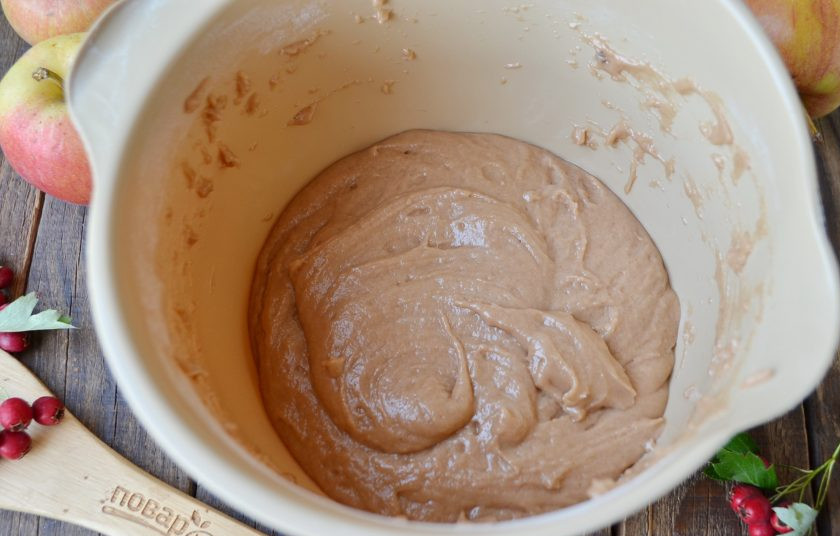 1. Этап. Шоколадная шарлотка с яблоками: Тесто готово!