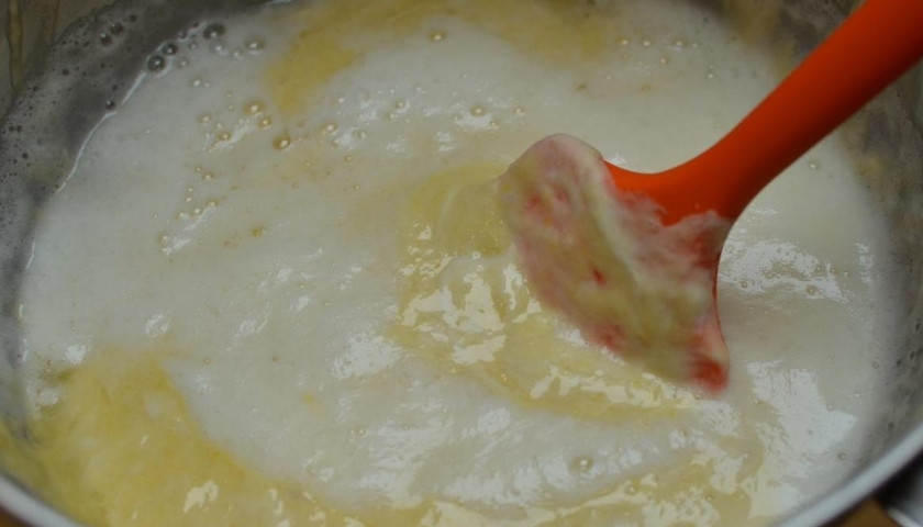 1. Этап. Тесто на куличи: И хорошенько все перемешиваем лопаткой.