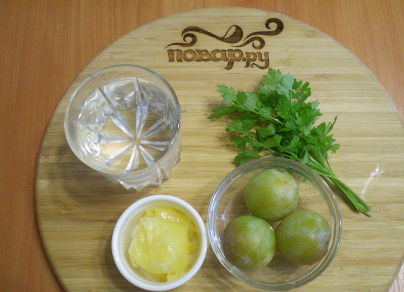 1. Этап. Зеленый коктейль со сливой: Подготовим продукты для коктейля.