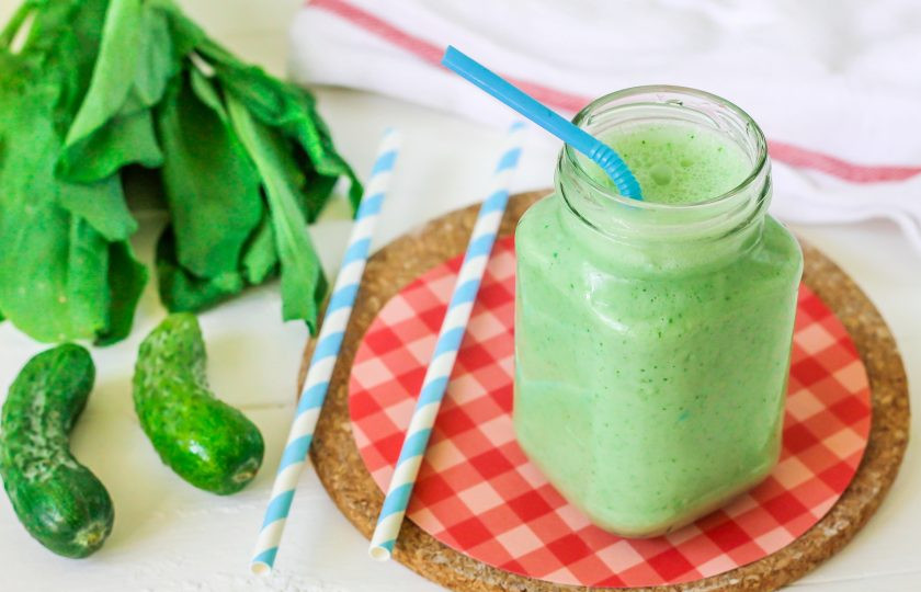1. Этап. Смузи со щавелем: Перелейте смузи из щавеля в коктейльные банки, стаканы или чашки, подайте к столу сразу же после приготовления.
