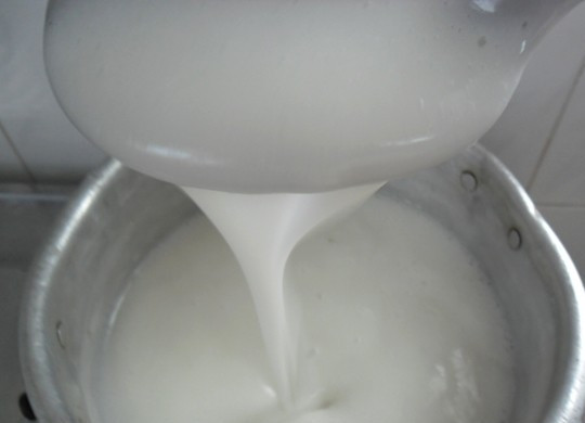 1. Этап. Заварной крем без молока: 4. Готовый крем процедите через сито, у него будет гладкая и однородная консистенция.