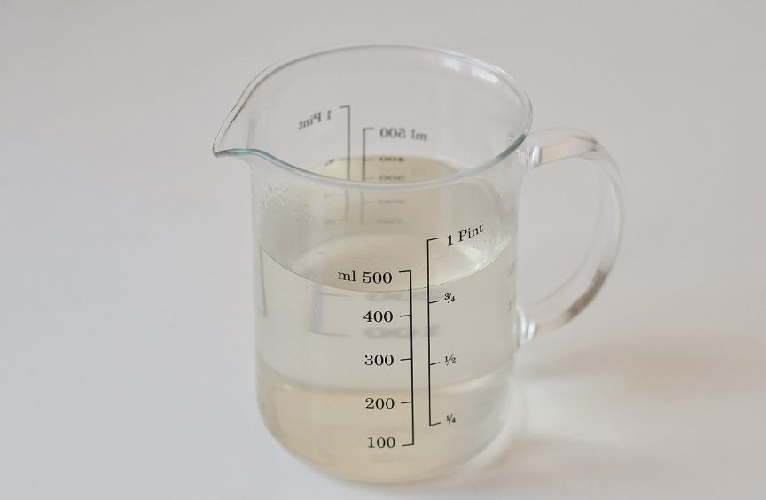 1. Этап. Чайный гриб в домашних условиях: Сахар растворите в 500 мл. кипятка. Тщательно размешайте, чтобы не осталось кристаллов сахара. Остудите до комнатной температуры.