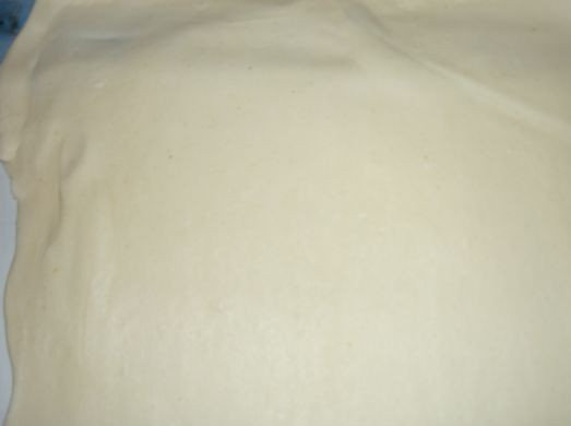 1. Этап. Капустная кулебяка: 4. Слоеное тесто разморозить и раскатать немного.