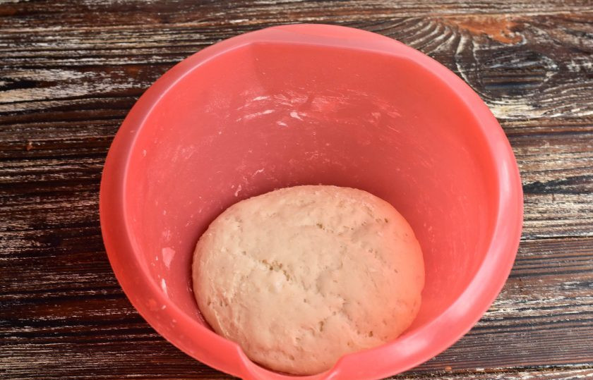 1. Этап. Хачапури с фасолью: Оставьте его на час в теплом месте.