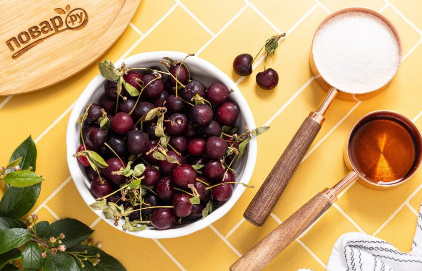 1. Этап. Вишневое варенье с ромом: Подготовьте все ингредиенты.