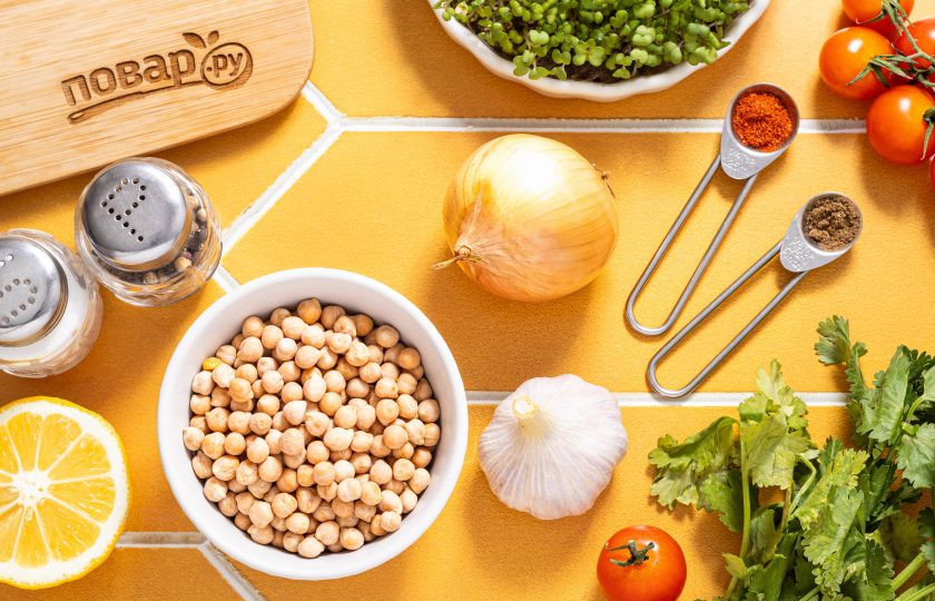 1. Этап. Фалафель в аэрогриле: Подготовьте все ингредиенты.