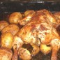 Курица с картофелем в духовке Картофель хорошо промыть, не чистить и выложить на противень. Курицу тоже промыть, выложить на противень к картошке. Растопить сливочное масло, добавить соль, любые травки или специи, паприку, измельченный чеснок, перемешать. Хорошо смазываем этой смесью курицу со всех сторон, снаружи и внутри и картошку. Запекаем в духовке при 180 градусах 1 час. Для соуса выливаем любой соус или кетчуп, добавляем чеснок, нарезанную кинзу, если хотите острый перец чили. Измельчаем блендером. Соус готов. Подаем с курочкой и картошкой с пылу с жару. Приятного аппетита!