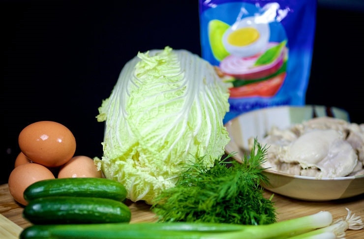 1. Этап. Салат с отварной курицей, яйцом и овощами: 1. Наш небольшой набор ингредиентов.