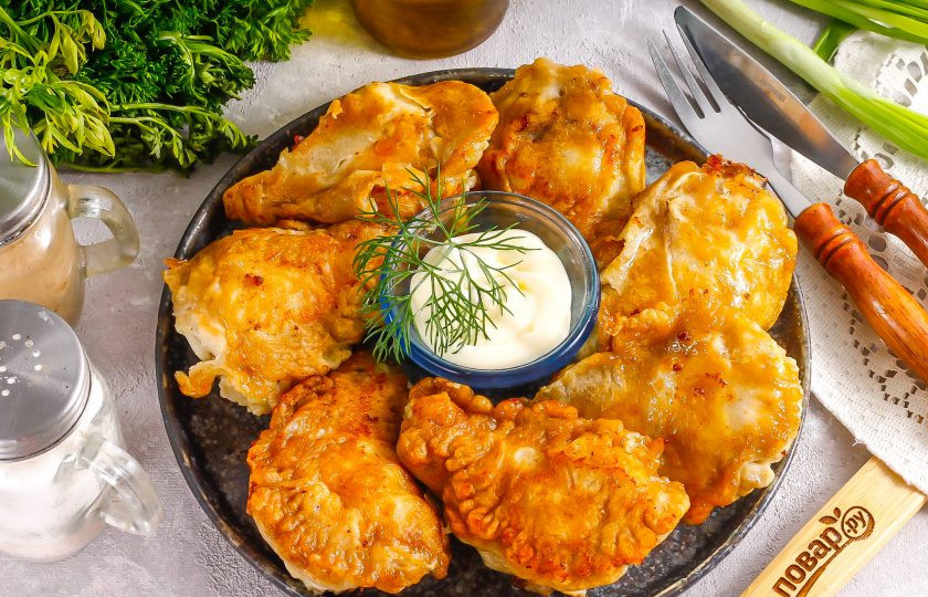 1. Этап. Курица в пивном кляре: Выложите курицу в кляре на тарелку и подайте к столу с соусом, кетчупом или овощами, салатом.