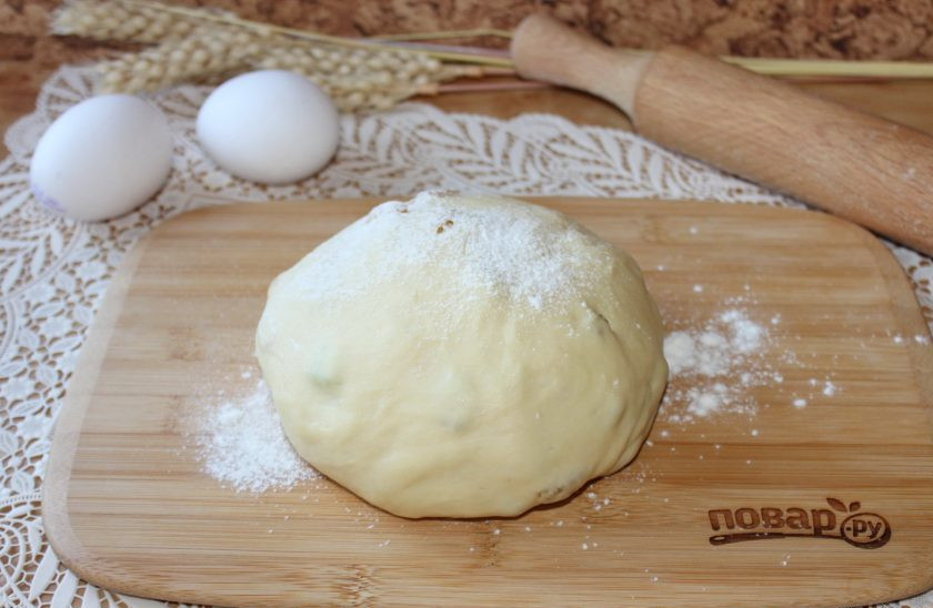 1. Этап. Дрожжевое тесто в планетарном миксере: Дрожжевое тесто в планетарном миксере готово. Выложите его в кастрюлю, накройте полотенцем или пищевой пленкой и поставьте в теплое место до увеличения в объеме.