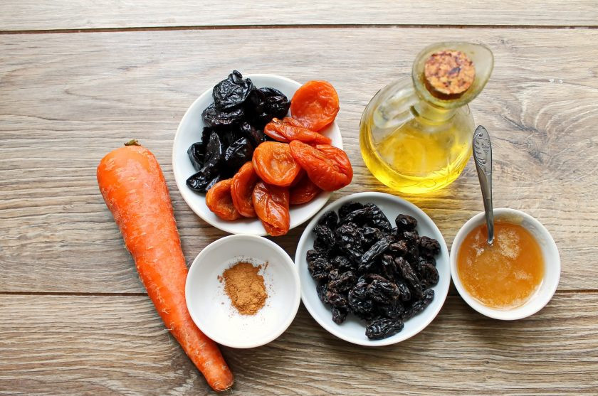 1. Этап. Еврейский цимес: Подготовьте все необходимые ингредиенты для приготовления еврейского цимеса.