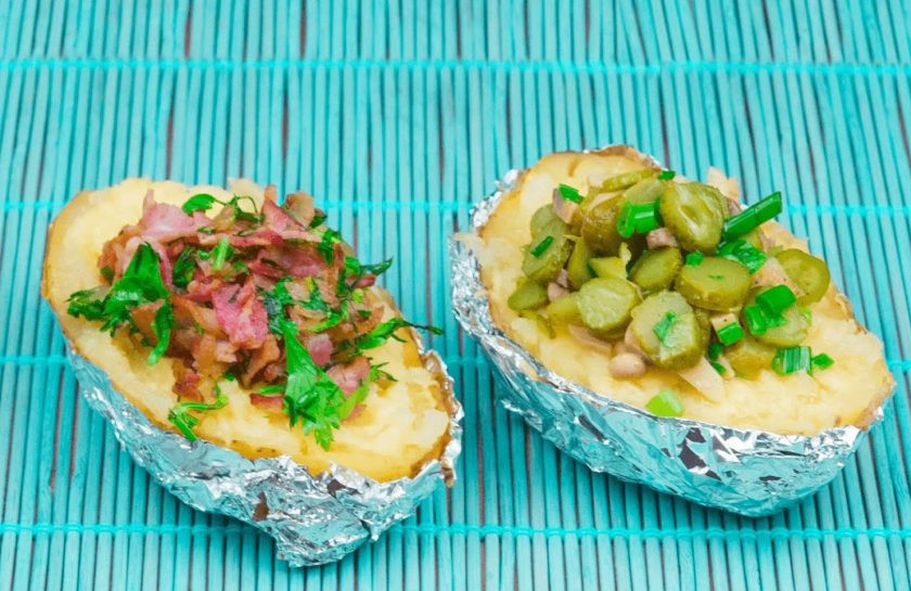 1. Этап. Крошка картошка (плюс 2 начинки): 5. Хорошо перемешайте средину картофеля и подавайте, наполнив лодочки приготовленными начинками. Приятного аппетита!