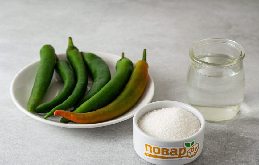 1. Этап. Пикантный острый перец на зиму: Подготовьте все ингредиенты.