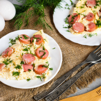 Омлет с сосисками в мультиварке