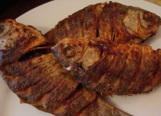 1. Этап. Жареный карась: 4. Готовых карасиков выкладываем на бумажное полотенце, чтобы убрать лишний жир, после этого подаем к столу. Получается очень вкусно, приятного аппетита!